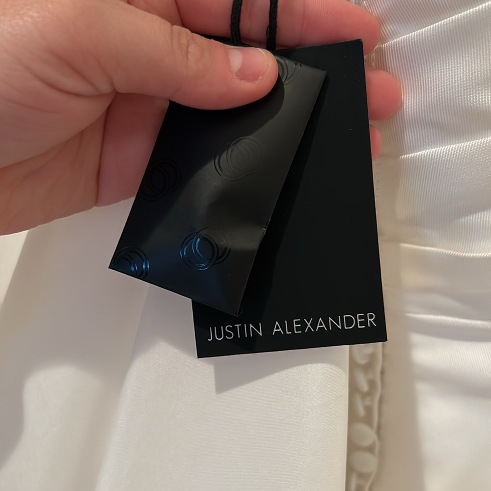 Justin Alexander wedding dress! Sample- not altered!! - Picture 4 of 15